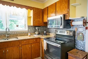 208 W Thompson St, Fairmont, NC 28340 - Photo 10