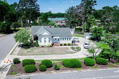 208 W Thompson Street, Fairmont, NC 28340 - Photo 2