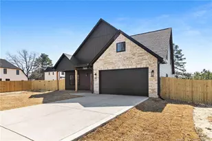 7605 Bellhop Dr, Fayetteville, NC 28306 - Photo 2