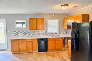 2879 County Line Rd, Saint Pauls, NC 28384 - Photo 6