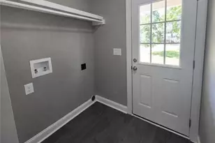 802 Holmes St, Clinton, NC 28328 - Photo 4