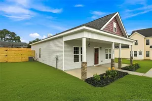 802 Holmes St, Clinton, NC 28328 - Photo 2