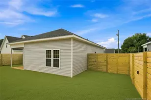 802 Holmes St, Clinton, NC 28328 - Photo 4