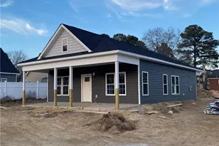 804 Holmes St, Clinton, NC 28328 - Photo 2