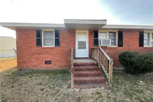 1725 Cumberland Dr, Fayetteville, NC 28311 - Photo 1