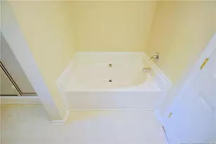 328 Roundtree Dr, Fayetteville, NC 28303 - Photo 16