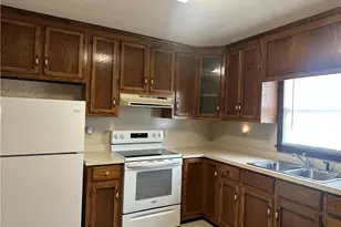 3702-1 Cliffridge Dr, Lumberton, NC 28358 - Photo 2