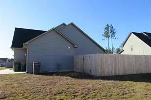 2142 Yates Ranch Rd, Hope Mills, NC 28348 - Photo 6