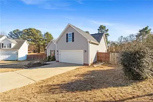 110 Camden Ct E, Sanford, NC 27332 - Photo 2