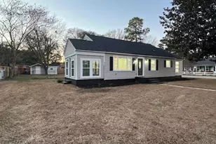 711 Memorial Ave, Dunn, NC 28334 - Photo 2