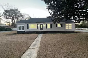 711 Memorial Ave, Dunn, NC 28334 - Photo 1