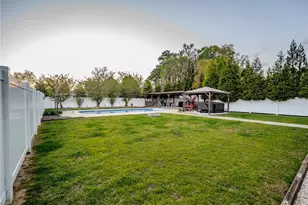 21 Brownstone Dr, Lumberton, NC 28360 - Photo 2