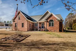 21 Brownstone Dr, Lumberton, NC 28360 - Photo 4