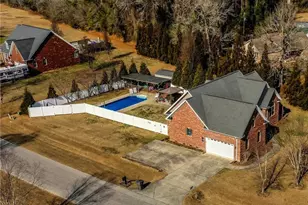 21 Brownstone Dr, Lumberton, NC 28360 - Photo 2