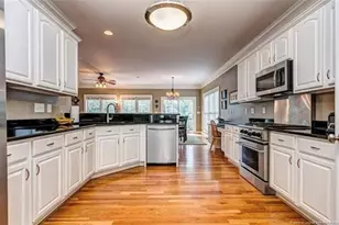 9721 Arlington Oaks Dr, Charlotte, NC 28227 - Photo 6