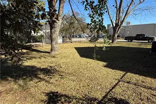 213 E 23rd St, Lumberton, NC 28358 - Photo 16