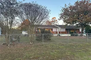 1410 Split Rail Dr, Parkton, NC 28371 - Photo 2