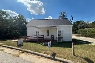 400 McLeod Rd, Red Springs, NC 28377 - Photo 1