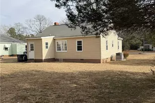 211 N Dickson St, Raeford, NC 28376 - Photo 2