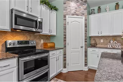 609 Thornbrooke Drive, Hope Mills, NC 28348 - Photo 16