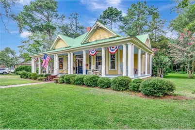 415 E 3rd Avenue, Red Springs, NC 28377 - Photo 2