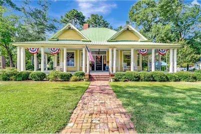 415 E 3rd Avenue, Red Springs, NC 28377 - Photo 1