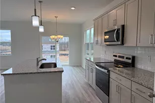 4542 Bunkers Bay Ln, Hope Mills, NC 28371 - Photo 4