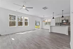 4542 Bunkers Bay Ln, Hope Mills, NC 28371 - Photo 4