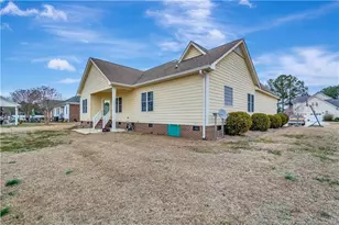 200 Baymeadow Bnd, Lumberton, NC 28358 - Photo 30