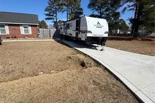 6560 Angleton Ct, Parkton, NC 28371 - Photo 4