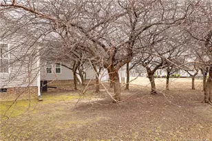 401 W Brocklyn St, Benson, NC 27504 - Photo 32