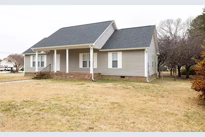 401 W Brocklyn Street, Benson, NC 27504 - Photo 2