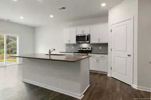 1031 Misty Creek Dr, Aberdeen, NC 28315 - Photo 6