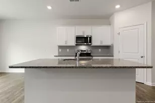 1031 Misty Creek Dr, Aberdeen, NC 28315 - Photo 8