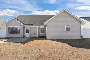 521 Fairfield Cir, Raeford, NC 28376 - Photo 2