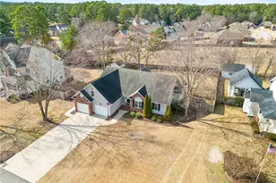 5414 Outer Banks St, Hope Mills, NC 28348 - Photo 2