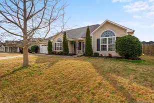 439 Carolina Oaks Cir, Linden, NC 28356 - Photo 2