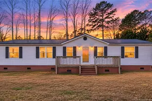 211 Lewis St, Bladenboro, NC 28320 - Photo 1