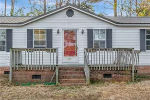 211 Lewis St, Bladenboro, NC 28320 - Photo 4
