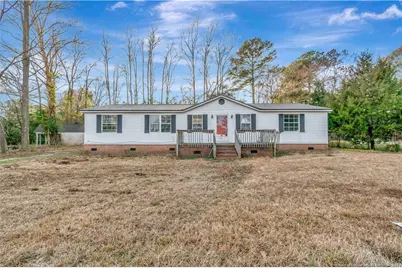 211 Lewis Street, Bladenboro, NC 28320 - Photo 2