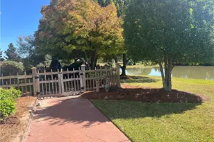 1302 Oakridge Blvd, Lumberton, NC 28358 - Photo 4