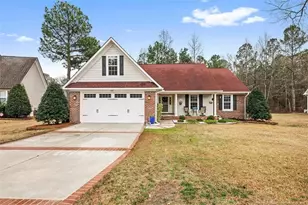 610 Orchard Falls Dr, Spring Lake, NC 28390 - Photo 2