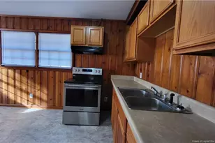 209 E 15th St, Lumberton, NC 28358 - Photo 2