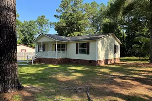 511 Inverary Dr, Raeford, NC 28376 - Photo 2