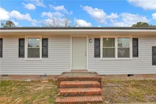 2304 W Brinkley Dr, Spring Lake, NC 28390 - Photo 2