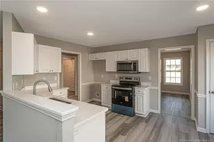 625 Creedmoore Cir, Hope Mills, NC 28348 - Photo 8