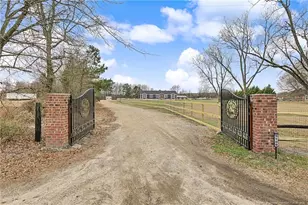 9109 Chicken Foot Rd, Saint Pauls, NC 28384 - Photo 2