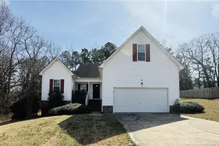 318 Hawthorne Dr, Raeford, NC 28376 - Photo 2