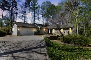 726 Piccadilly Ct, Sanford, NC 27332 - Photo 1