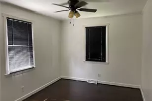 521 E 5th Ave, Raeford, NC 28376 - Photo 4